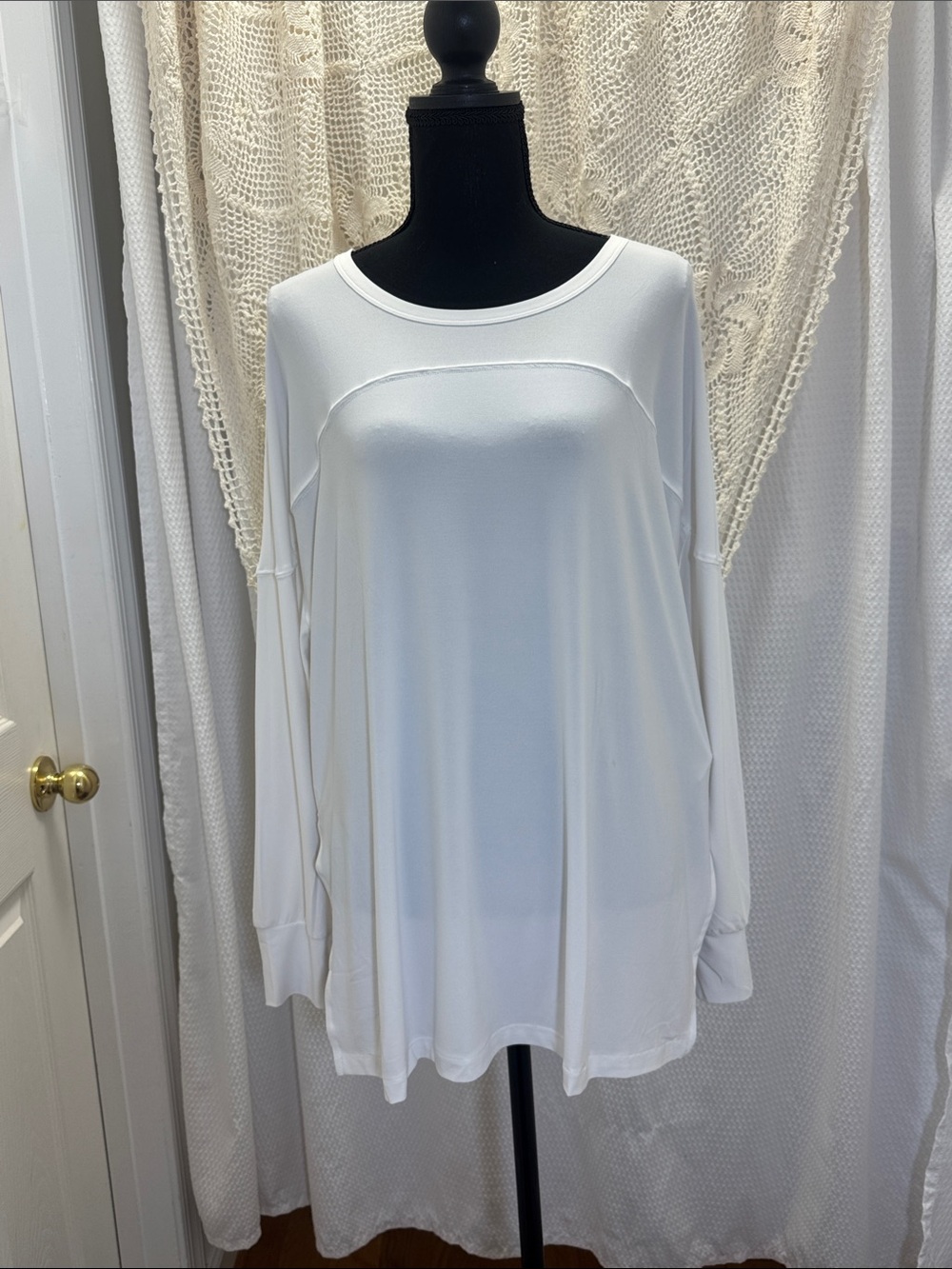 Old Navy White Long Sleeve Scoop Neck Top NWT